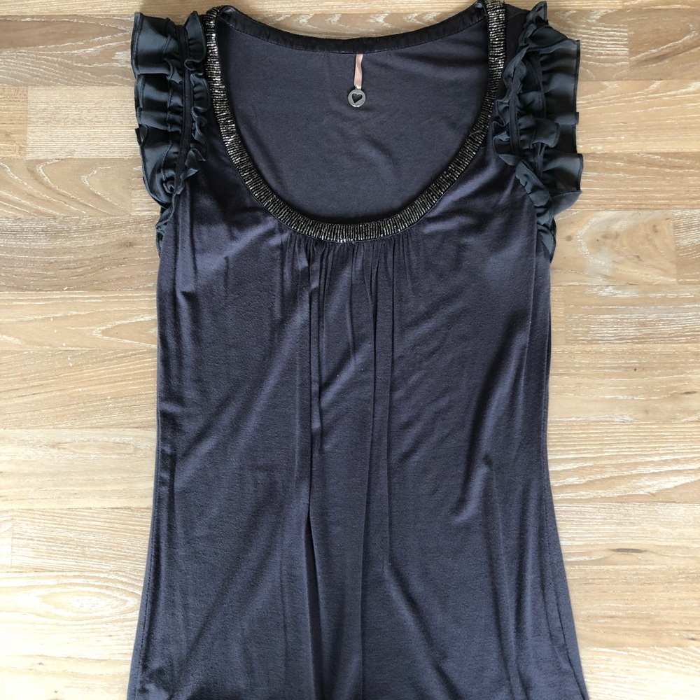 Grey ruffle tank